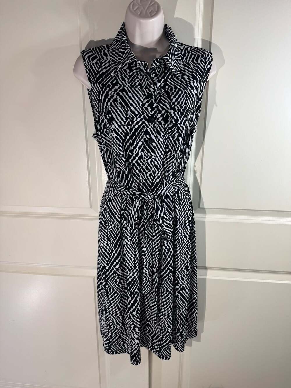 Valerie Bertinelli Black and White Geometric Print Sleeveless Shirt Dress 12